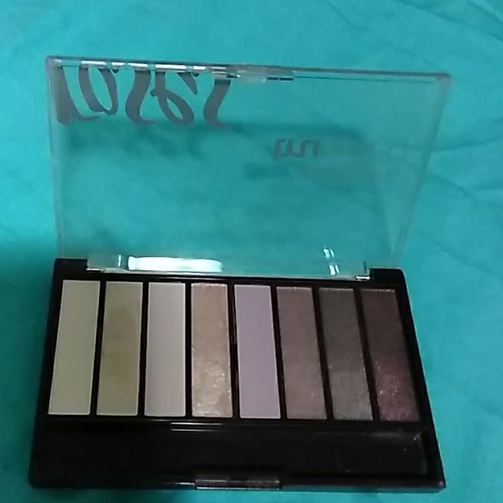 Eyeshadow palette